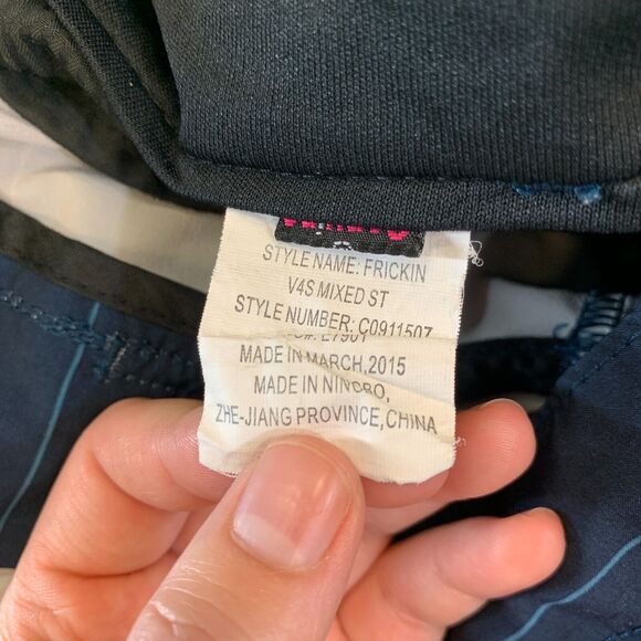 Volcom Hybrid Shorts Big Boys Youth 28 Blue Striped Frickin V4S Mixed Surf Turf - Picture 11 of 13